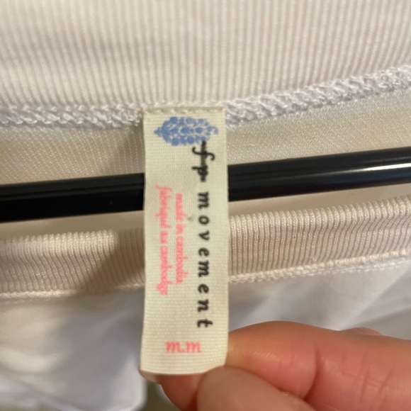 White Ribbed - Picture 3 of 3